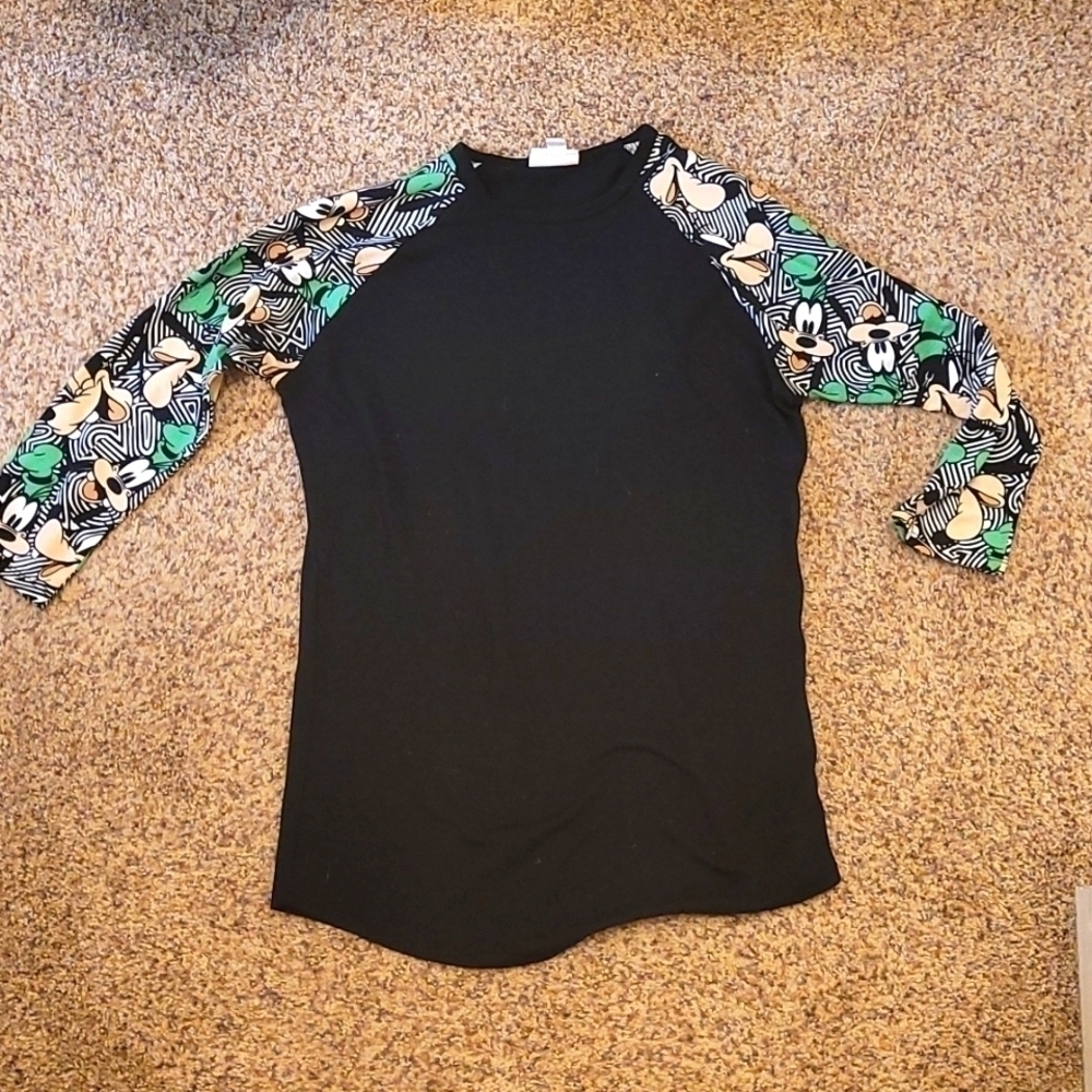 Disney/ LuLaRoe XS Black 3/4 Sleeve Tee with Goofy Sleeves